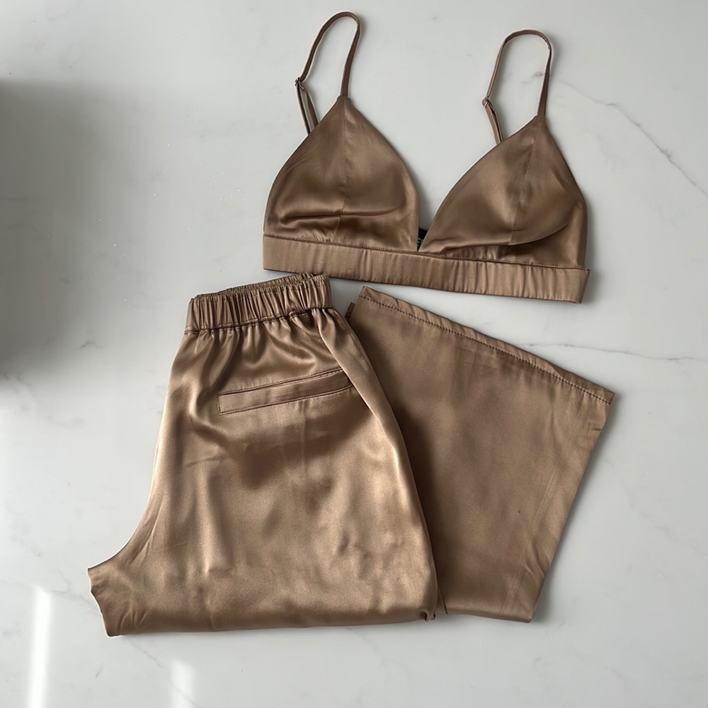 SER.O.YA matching silk gold set